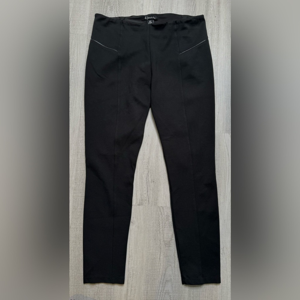 d. jeans Black Pull-On Compression Pants w/Faux Leather Detail. Size 10P.
